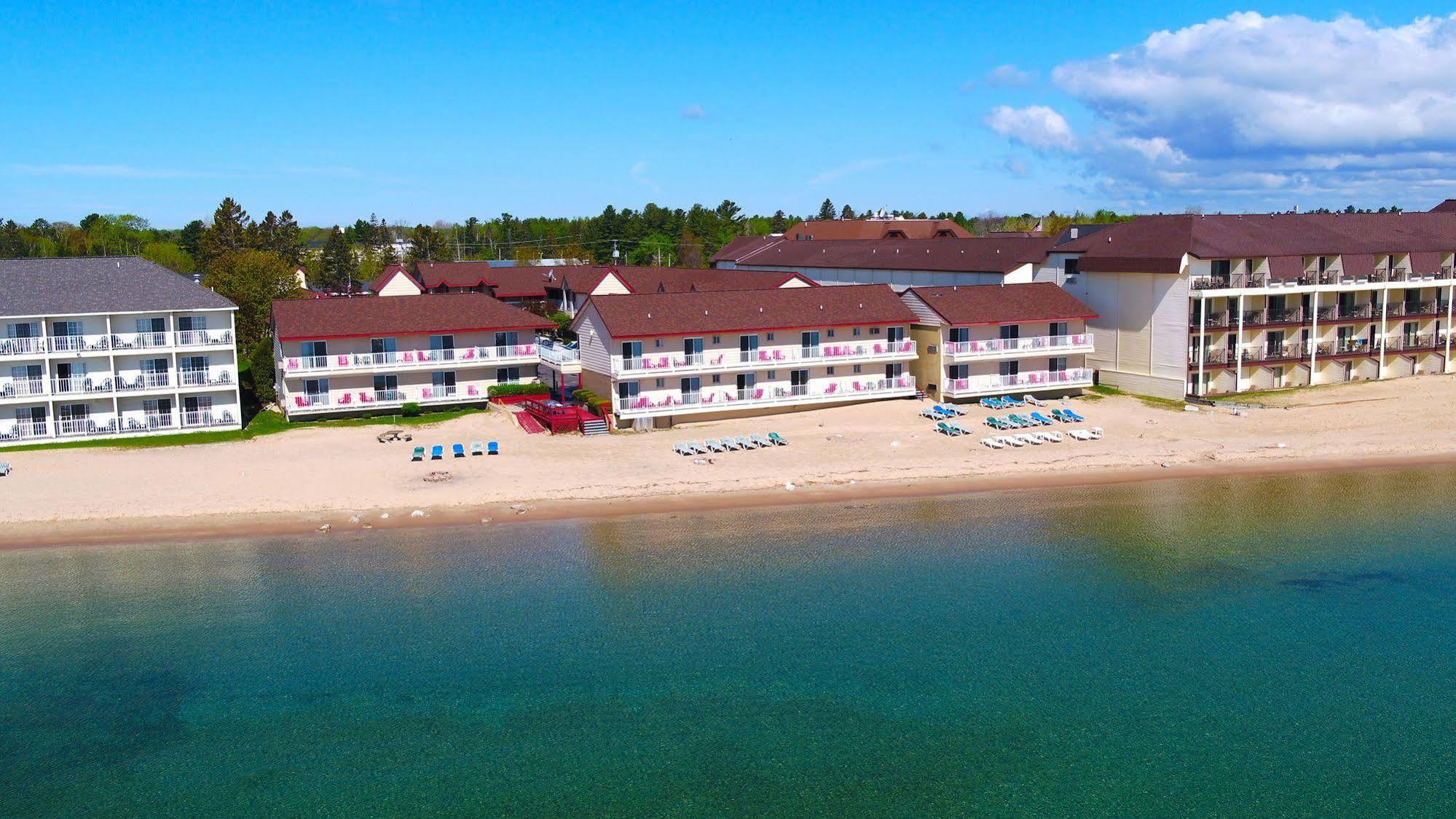 Super 8 Beachfront By Wyndham Mackinaw City, Mi Esterno foto